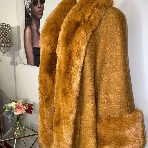 Stylish Fluffy Faux Fur Shawl - Picture 3 of 8